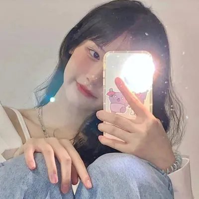 戴金色面具的男子